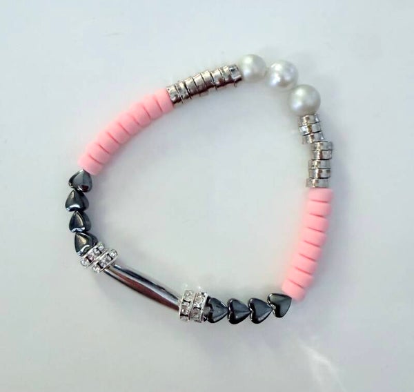 Pink Heishi, Pearl & Black Heart Stretch Bracelet – Silver Accent Beaded Bracelet