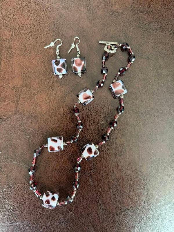 Crimson Elegance Set – Handcrafted Necklace & Earrings Duo