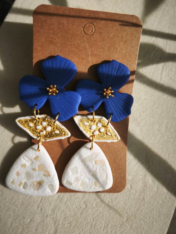 Boucles d'oreilles fleur bleu roi