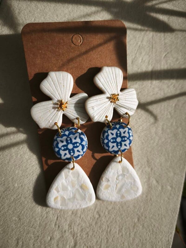 Boucles d'oreilles fleur nacré 2