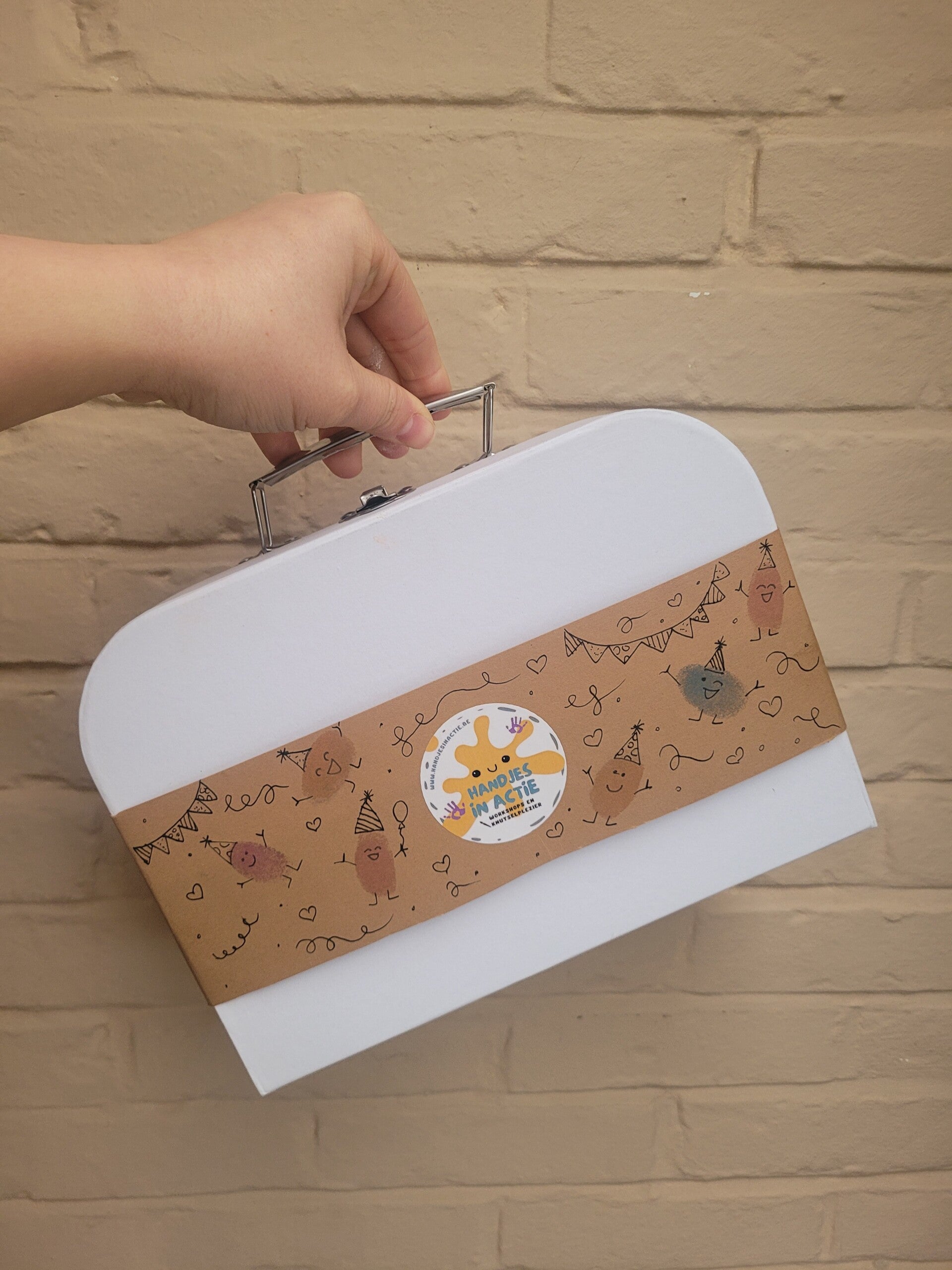 Creatief Feestkoffertje – 1 jaar Handjes in Actie 🧡