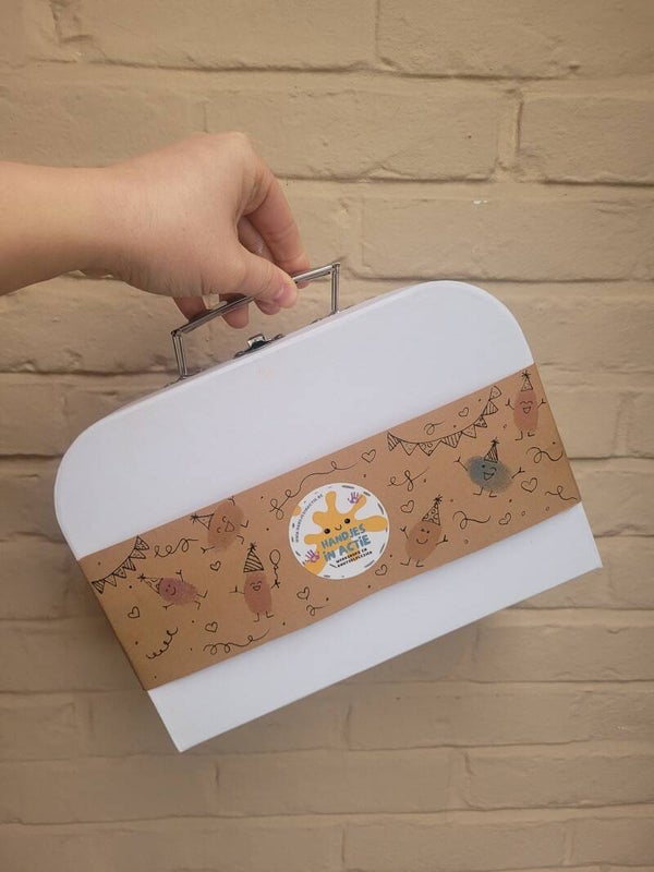 Creatief Feestkoffertje – 1 jaar Handjes in Actie 🧡