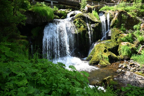 Idyllischer Wasserfall
