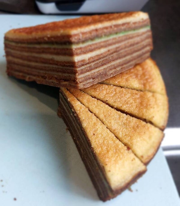 Spekkoek Traditioneel met een andere smaakje erbij