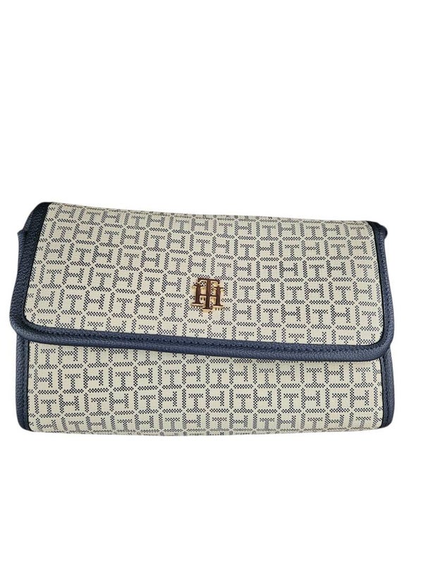 BOLSA CLUTCH TOMMY HILFIGER MONOGRAMA SABRINA