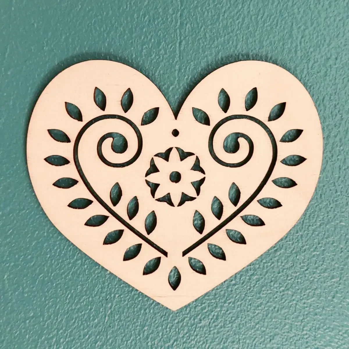 Cœur décoratif en bois - motif 4