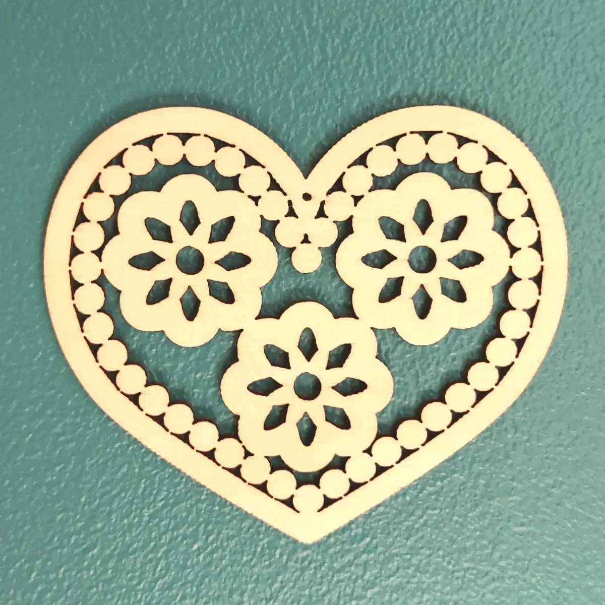 Cœur décoratif en bois - motif 2