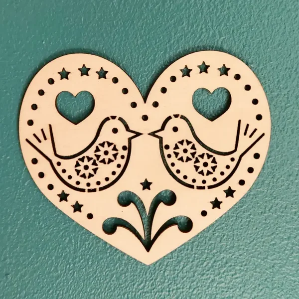 Cœur décoratif en bois - motif 7