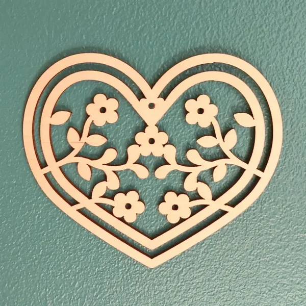 Cœur décoratif en bois - motif 5