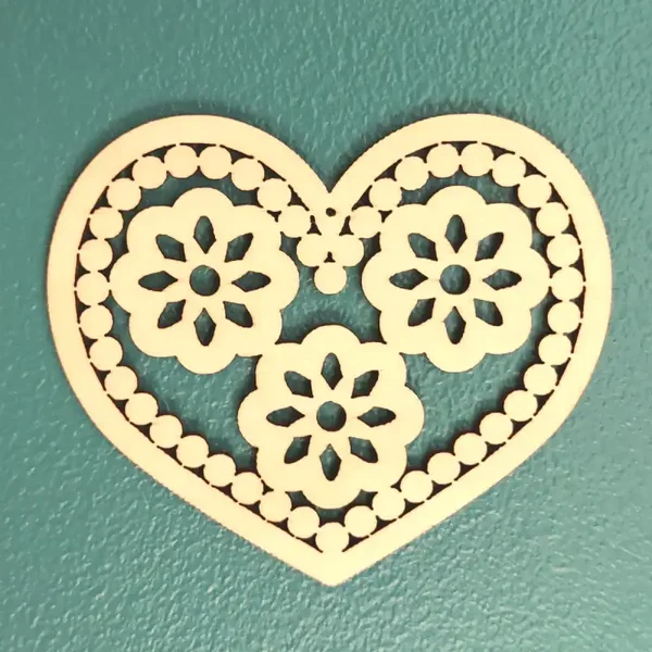 Cœur décoratif en bois - motif 2