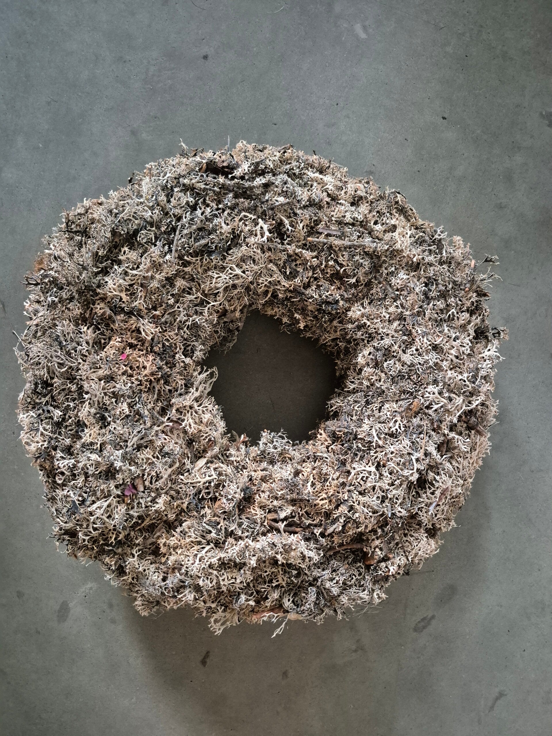 Couronne krans van mos grijs Ø 45cm - Grey moss wreath thick Ø 45 cm - Krans Landelijk sober