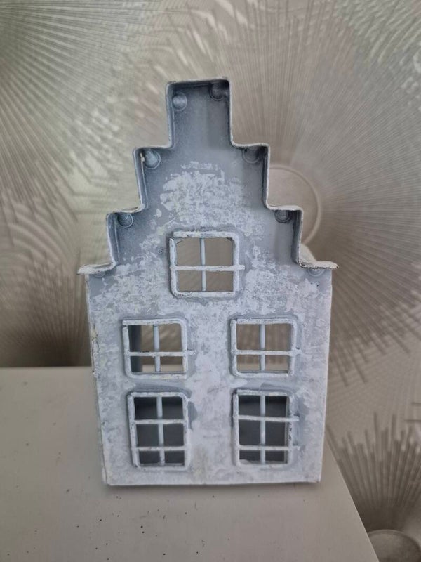 Metalen huisje