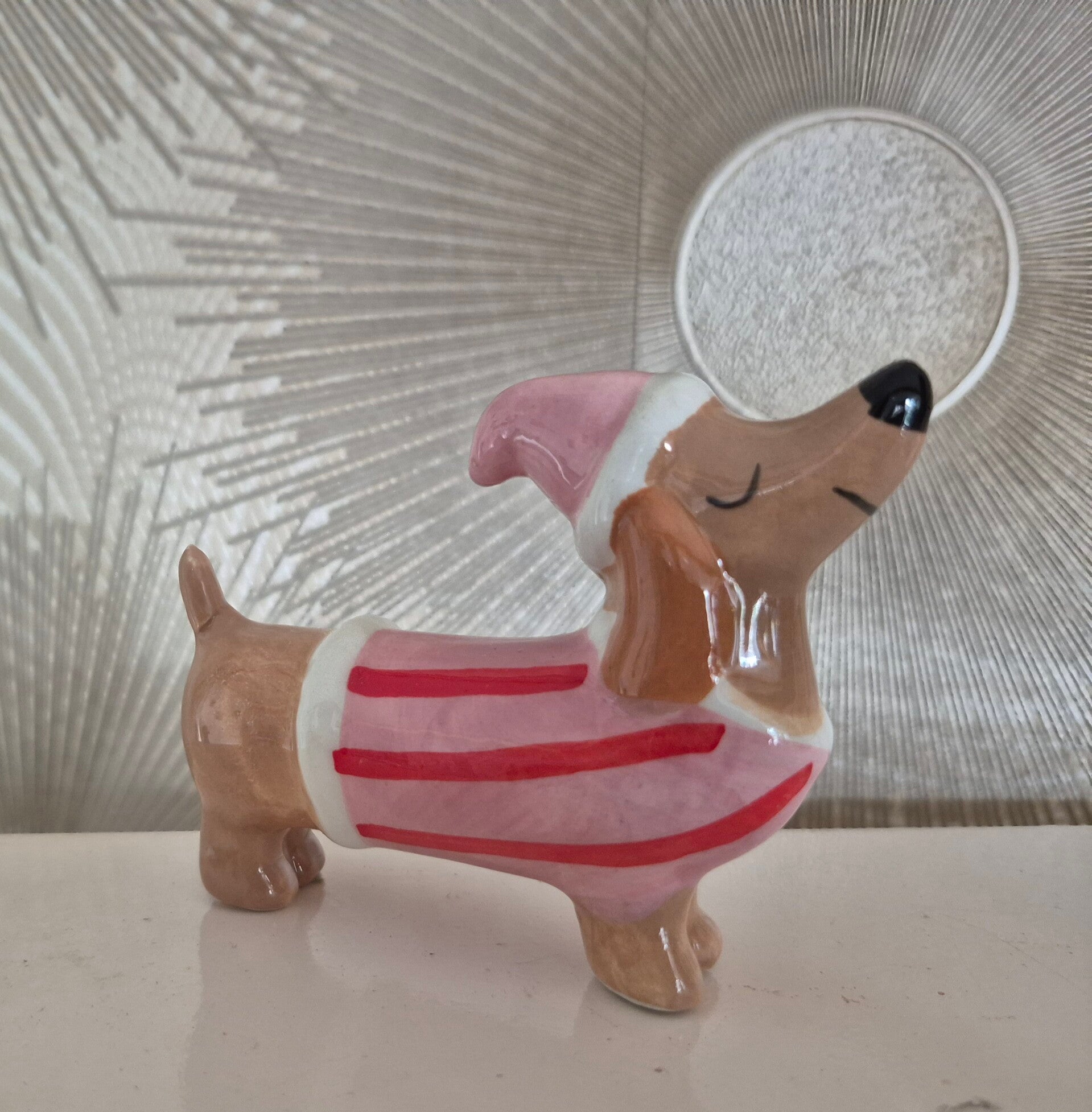 Teckelfiguurtje, kerstdecoratie, Dolomiet, 9,5 cm, gekleurd
