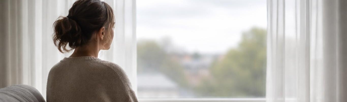 Persoon die zich emotioneel leeg en afgevlakt voelt