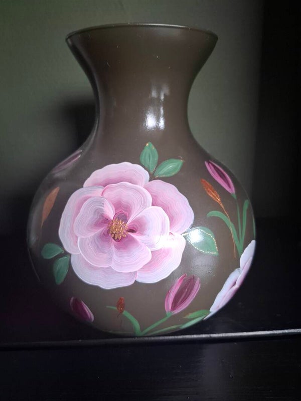 Vaas Donna 23 cm hoog en 20 cm breed.
