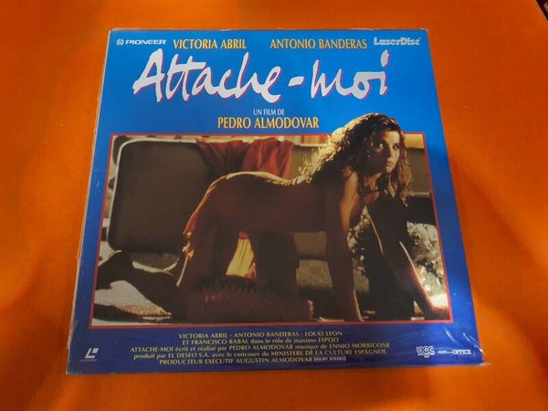 Attache moi !