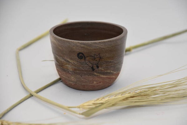 Leuk potje van rode klei met Poes