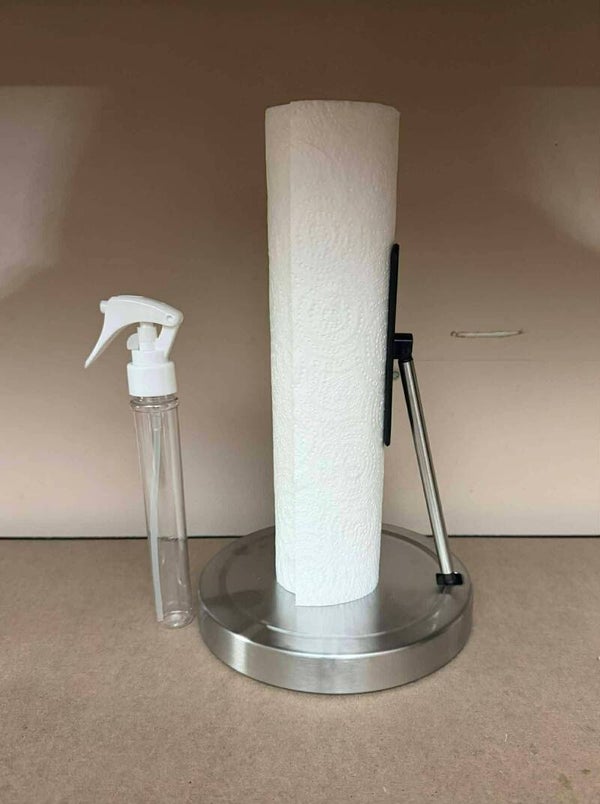 Porte rouleau essui tout  avec bouteille spray