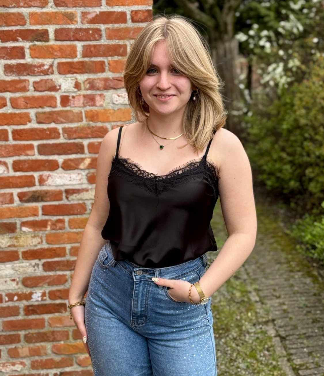 LACE top in 2 kleuren