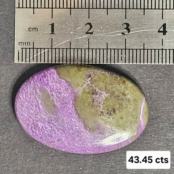 Cabochon Stichtite sur Serpentine