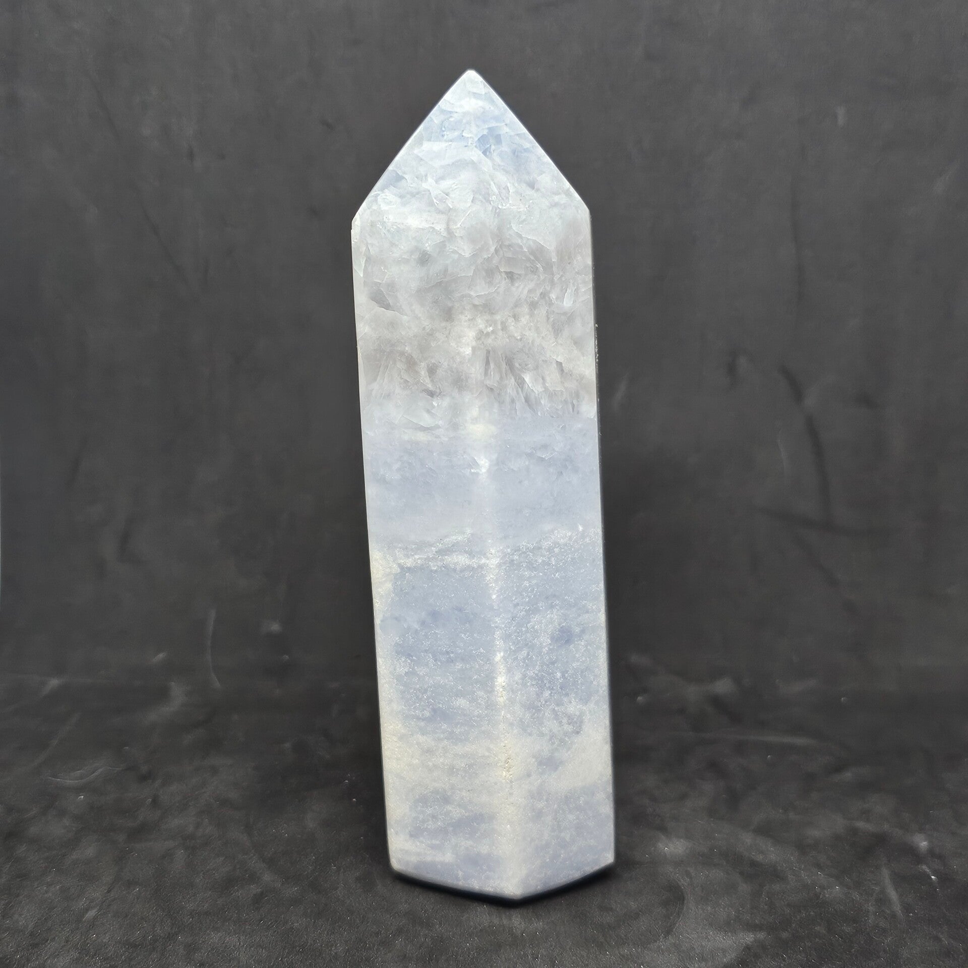 Calcite bleu Obélisque 648g