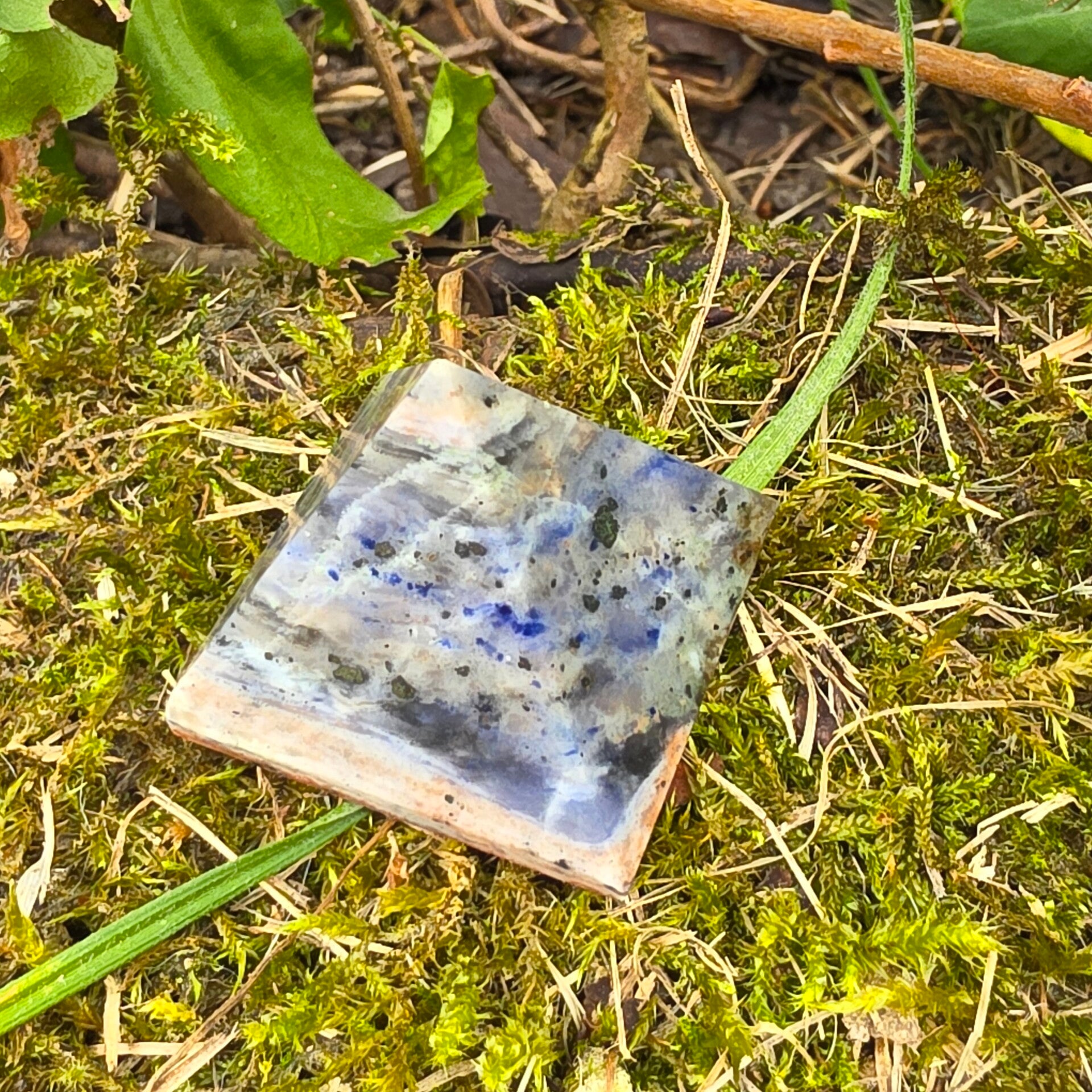 Pyramide Sodalite Couché de Soleil