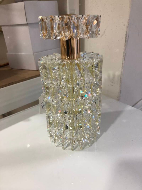 bottiglia grande con profumo