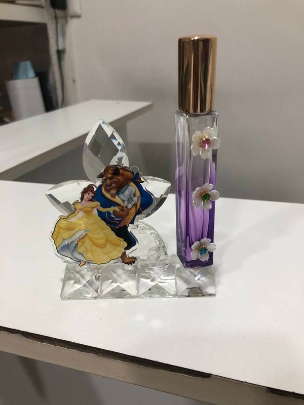 La bella e la bestia con il profumo