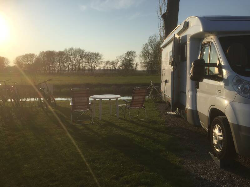 uitzicht vanaf de camper over de weilanden
