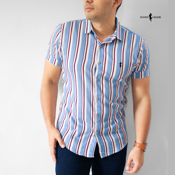 CAMISA DE RAYAS AZUL CIELO CON ROJO MANGA CORTA