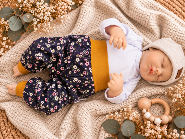 Babyhose aus Feincord | Cordhose / Pumphose Baby | Bequeme Herbsthose