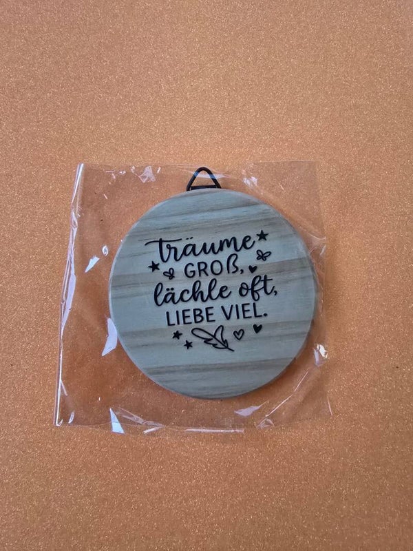 TRÄUME groß, LÄCHLE oft, LIEBE viel