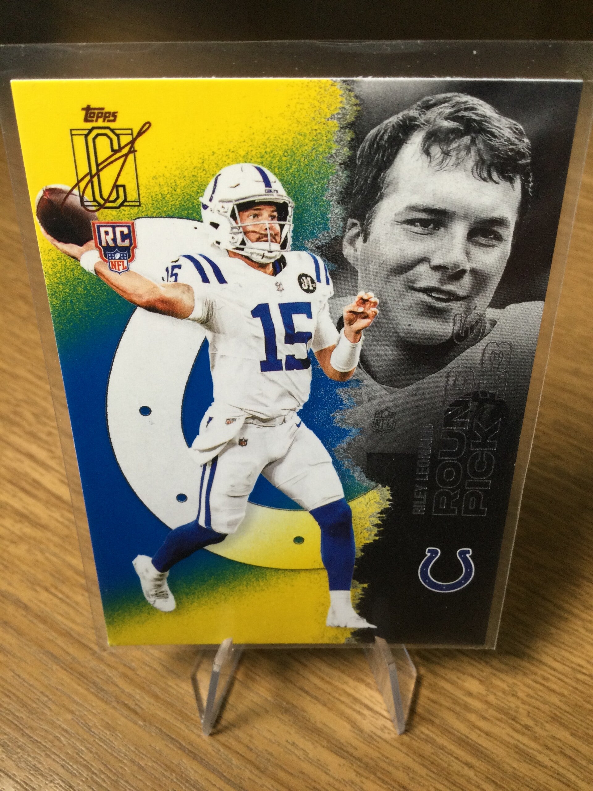 RILEY LEONARD RC - 2025 TOPPS SIGNATURE CLASS - YELLOW & BLUE PARALLEL #116