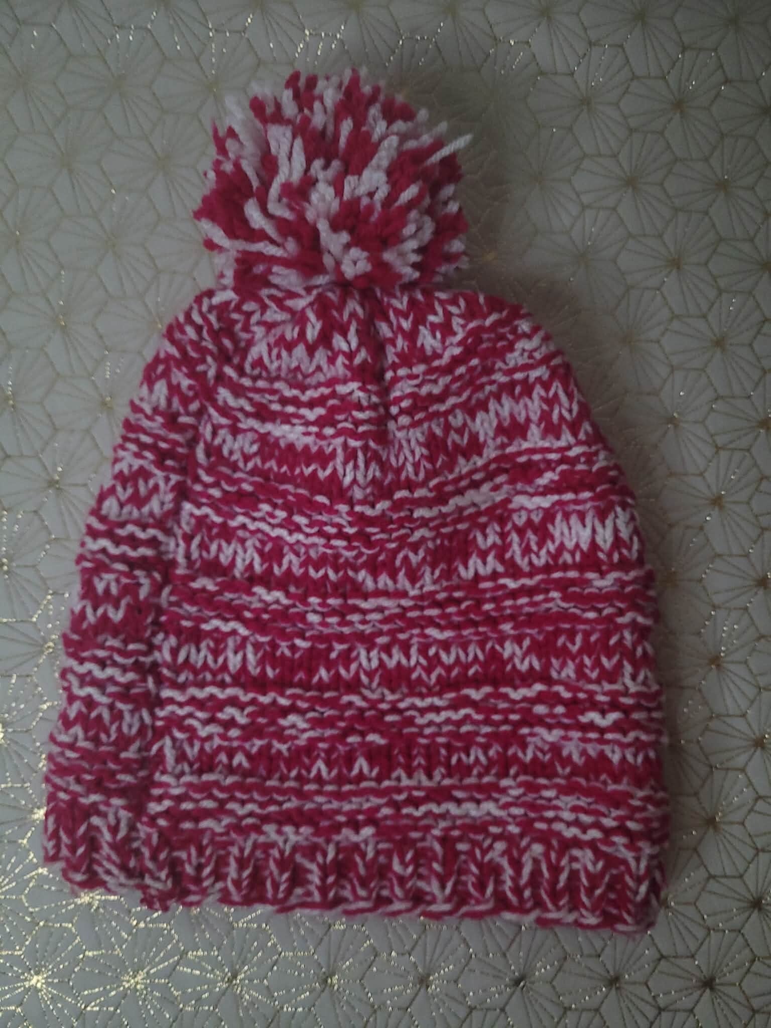 Bonnet rouge et blanc