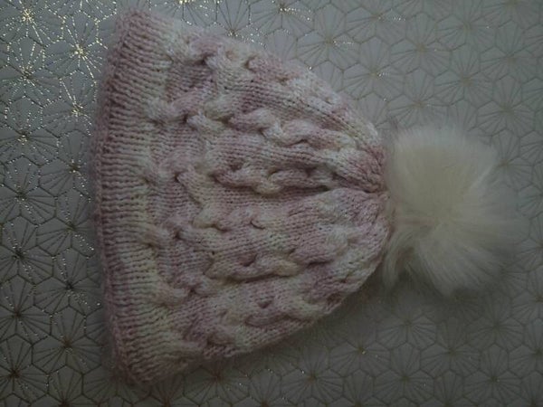 Bonnet rose pale et blanc