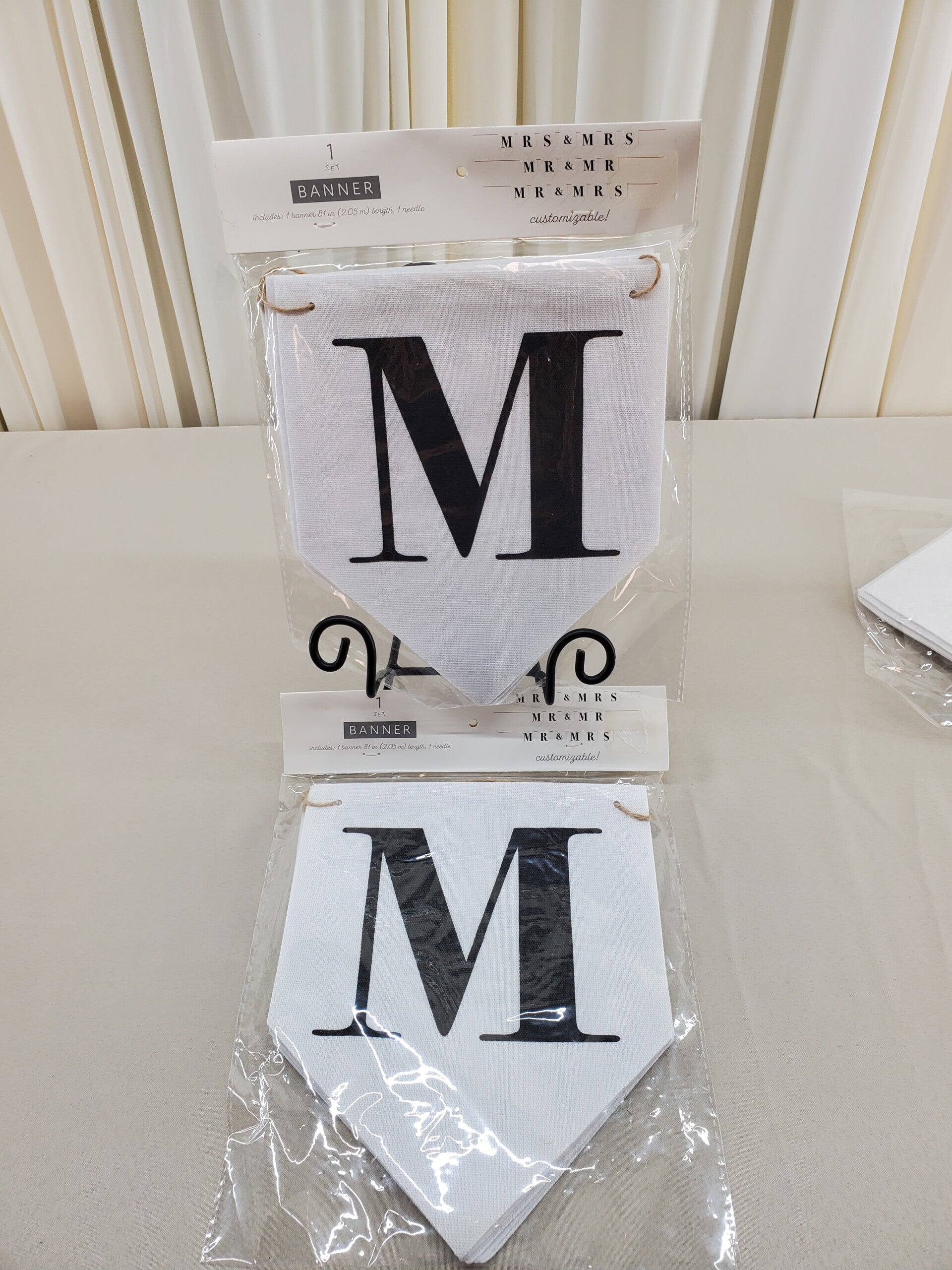 "MR & MRS" Banner (Qty 2)