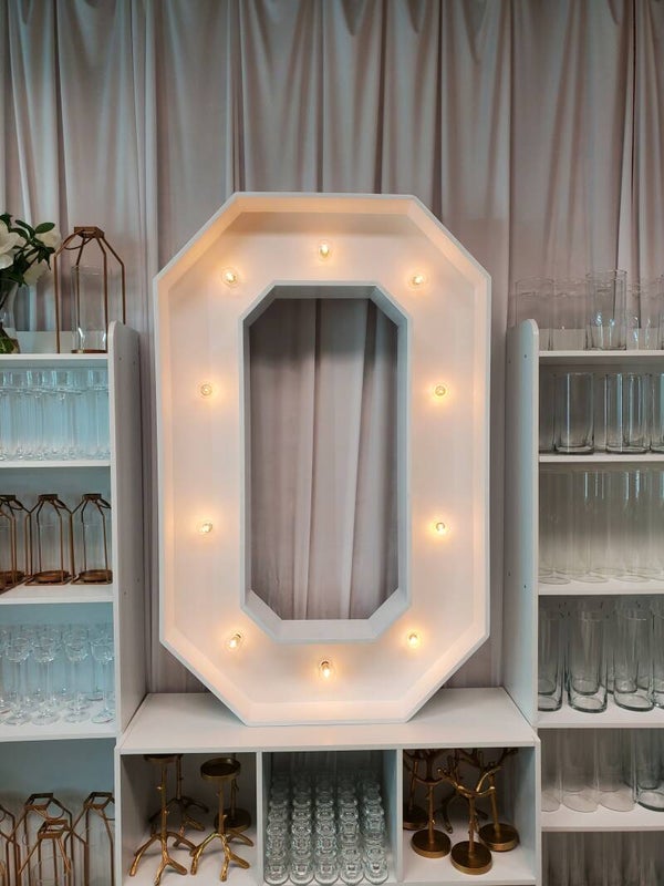 "LOVE" Marquee Sign (Qty 1)