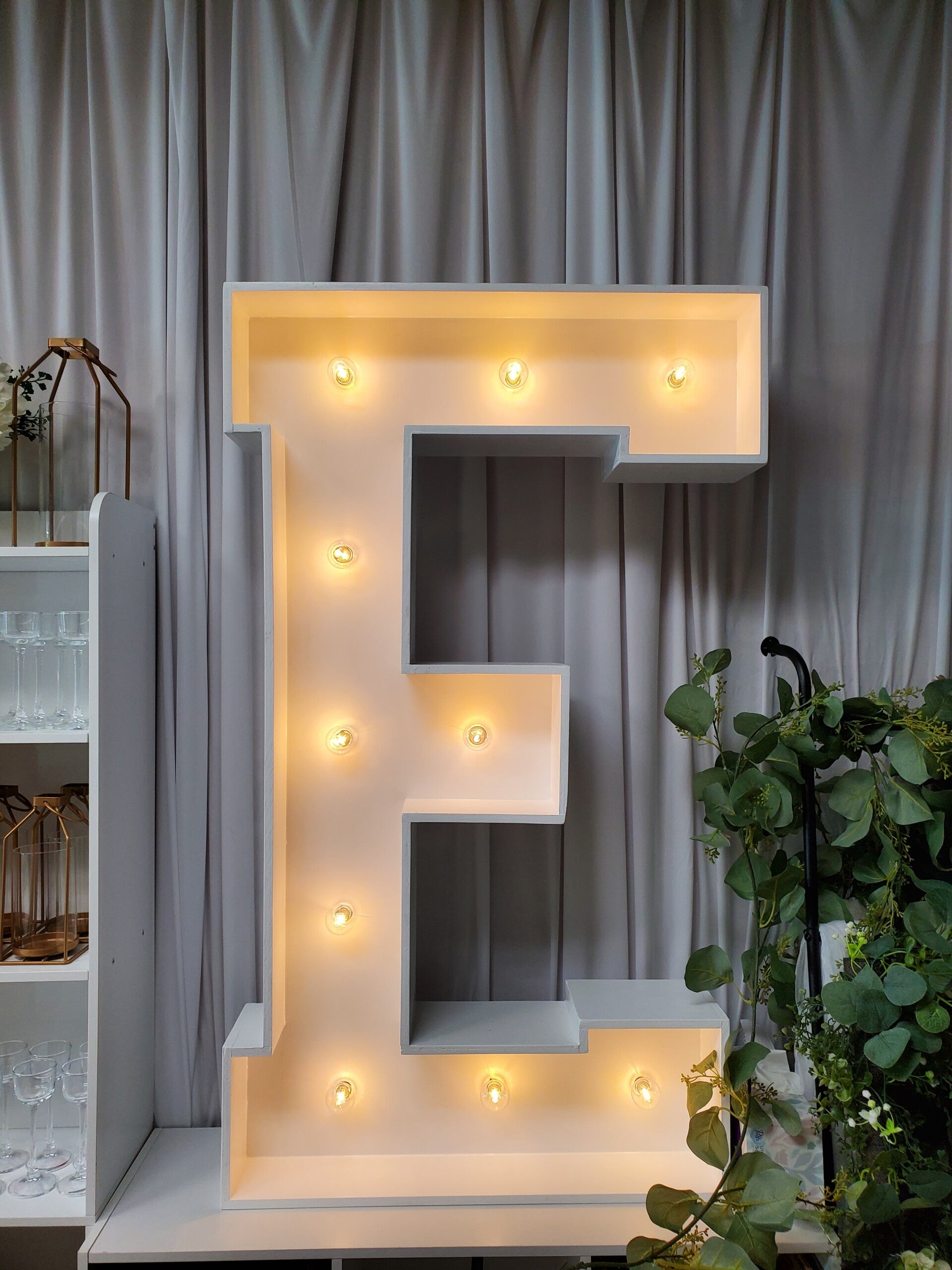 "LOVE" Marquee Sign (Qty 1)