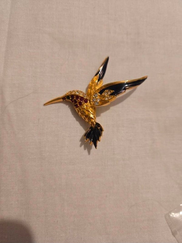 This is a vintage Sphinx hummingbird brooch from the 1960s or 1980s
