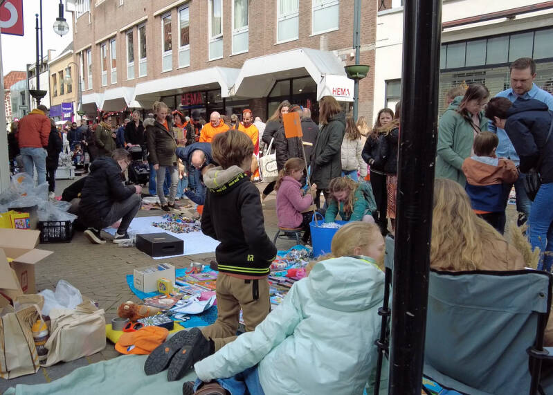kleedjesmarkt9-1.jpg