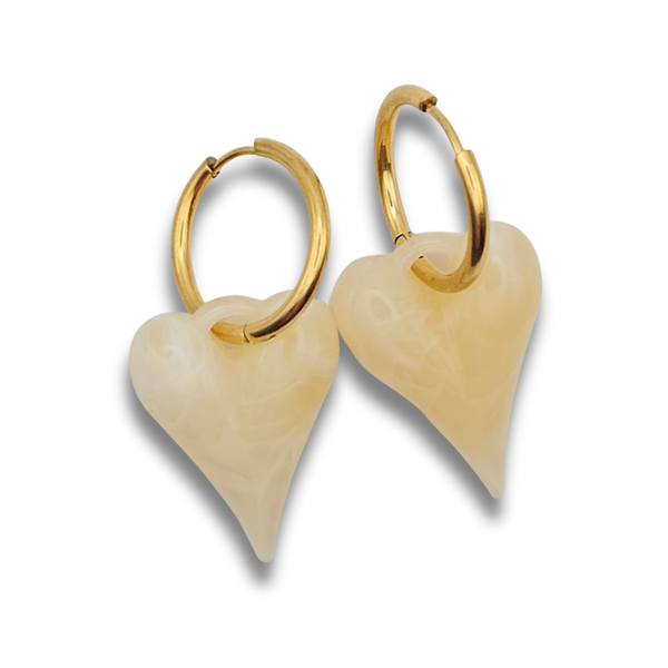 Oorbellen Acryl Kralen | Creme druppel Hartjes