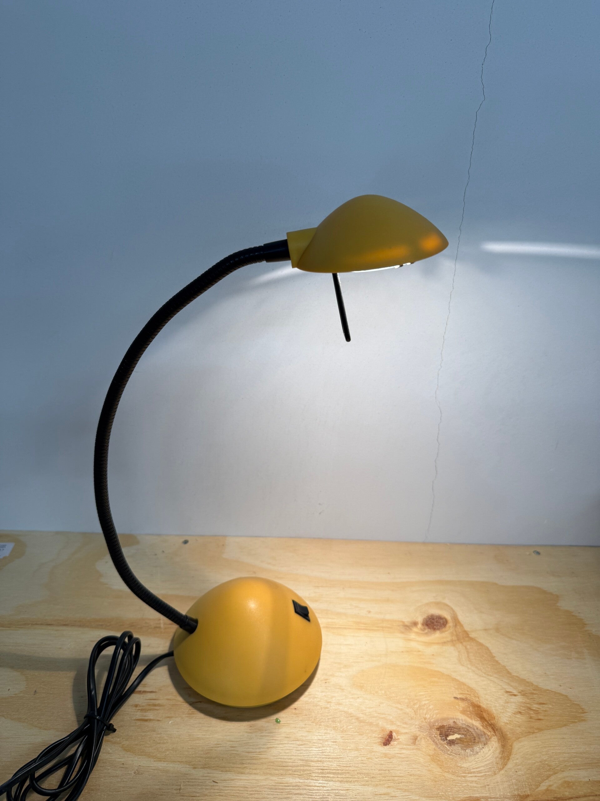 Vintage bureaulamp / leeslamp – geel – verstelbaar retro design
