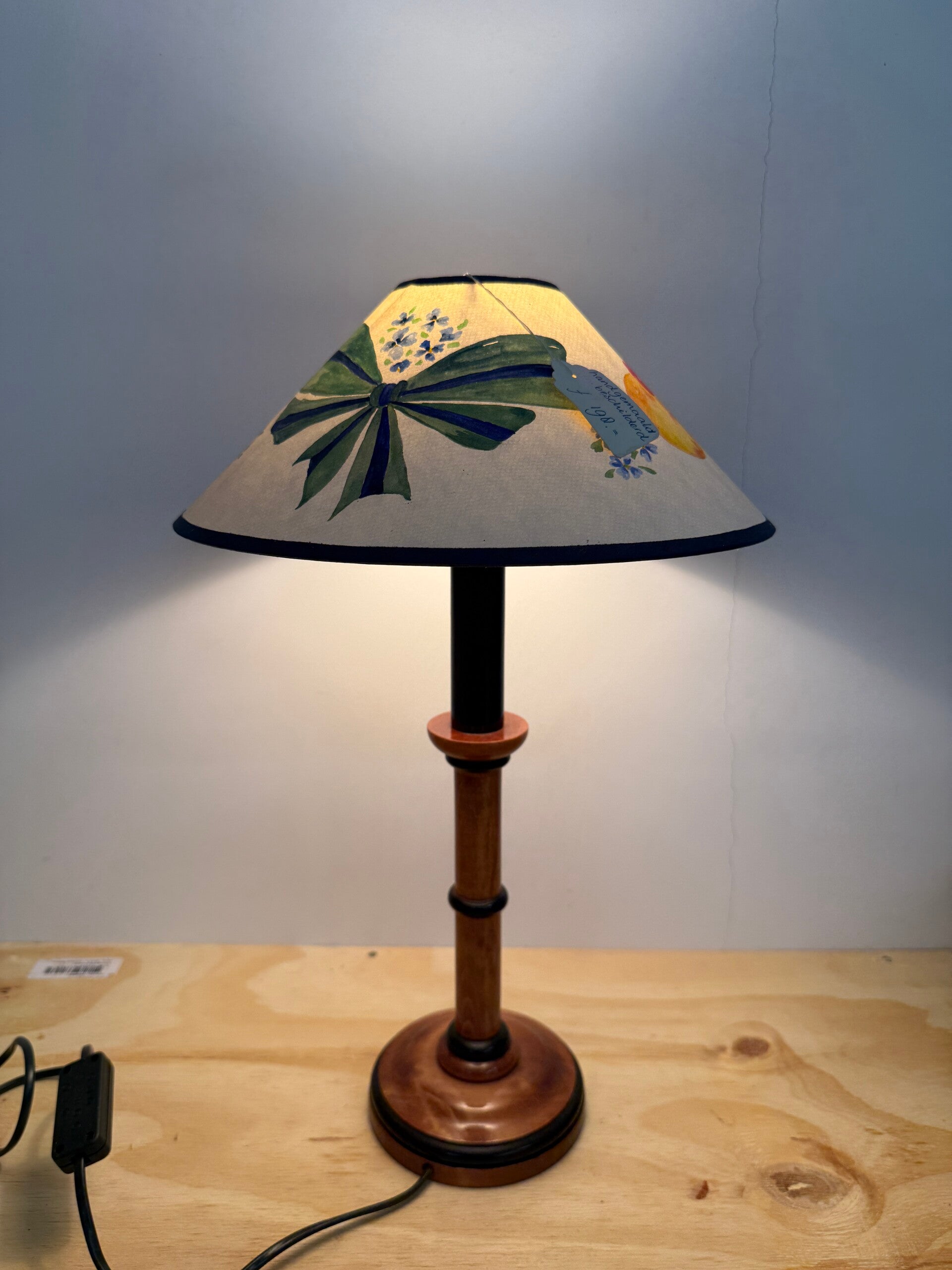 Vintage tafellamp met handbeschilderde kap – Frankrijk