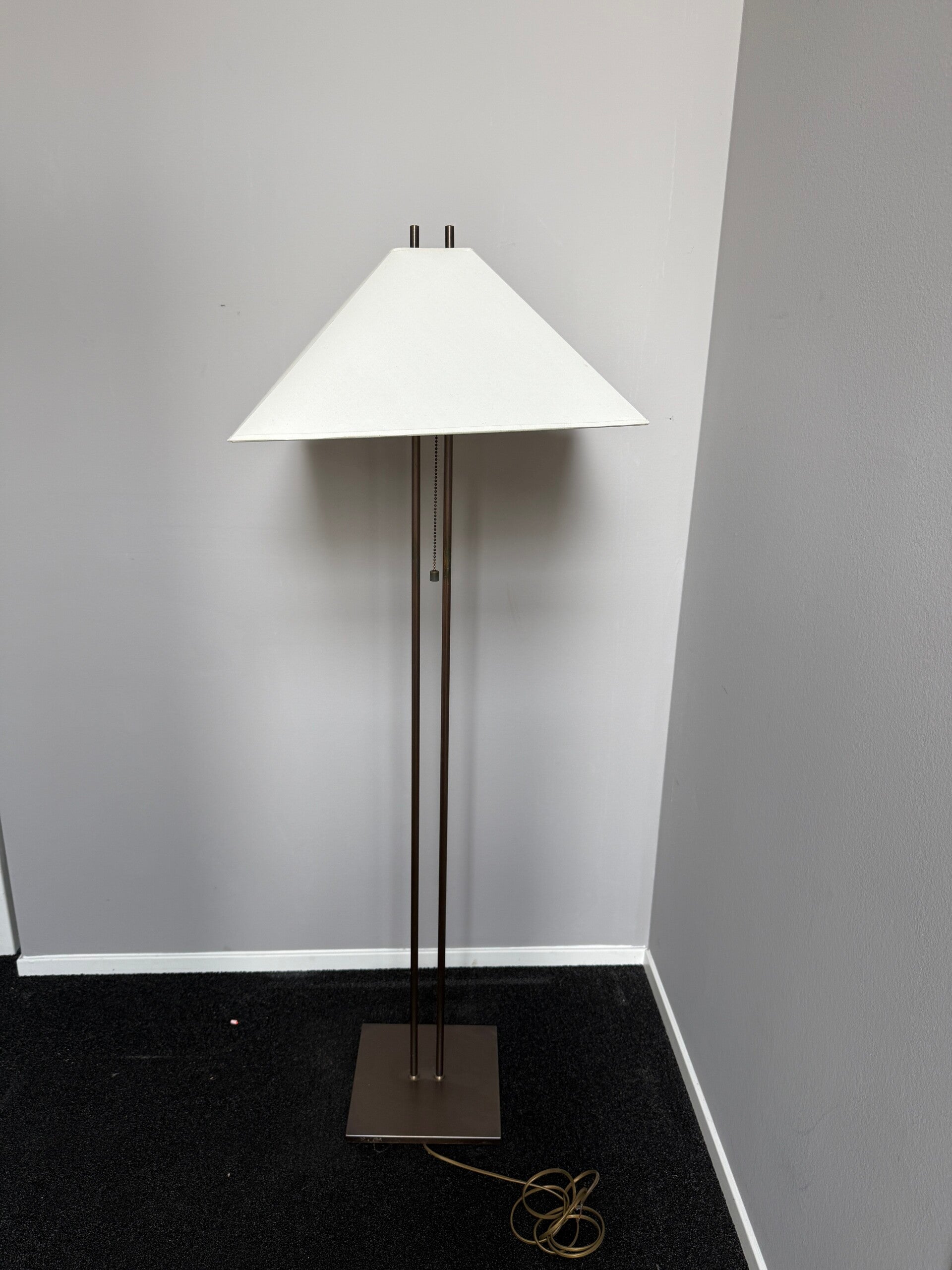 Design vloerlamp met dubbele staander & witte kap