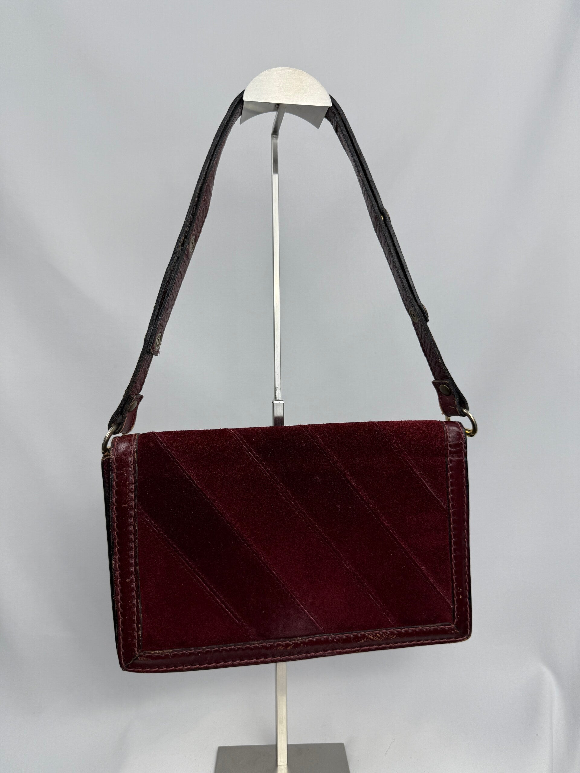 Vintage bordeauxrode suède schoudertas