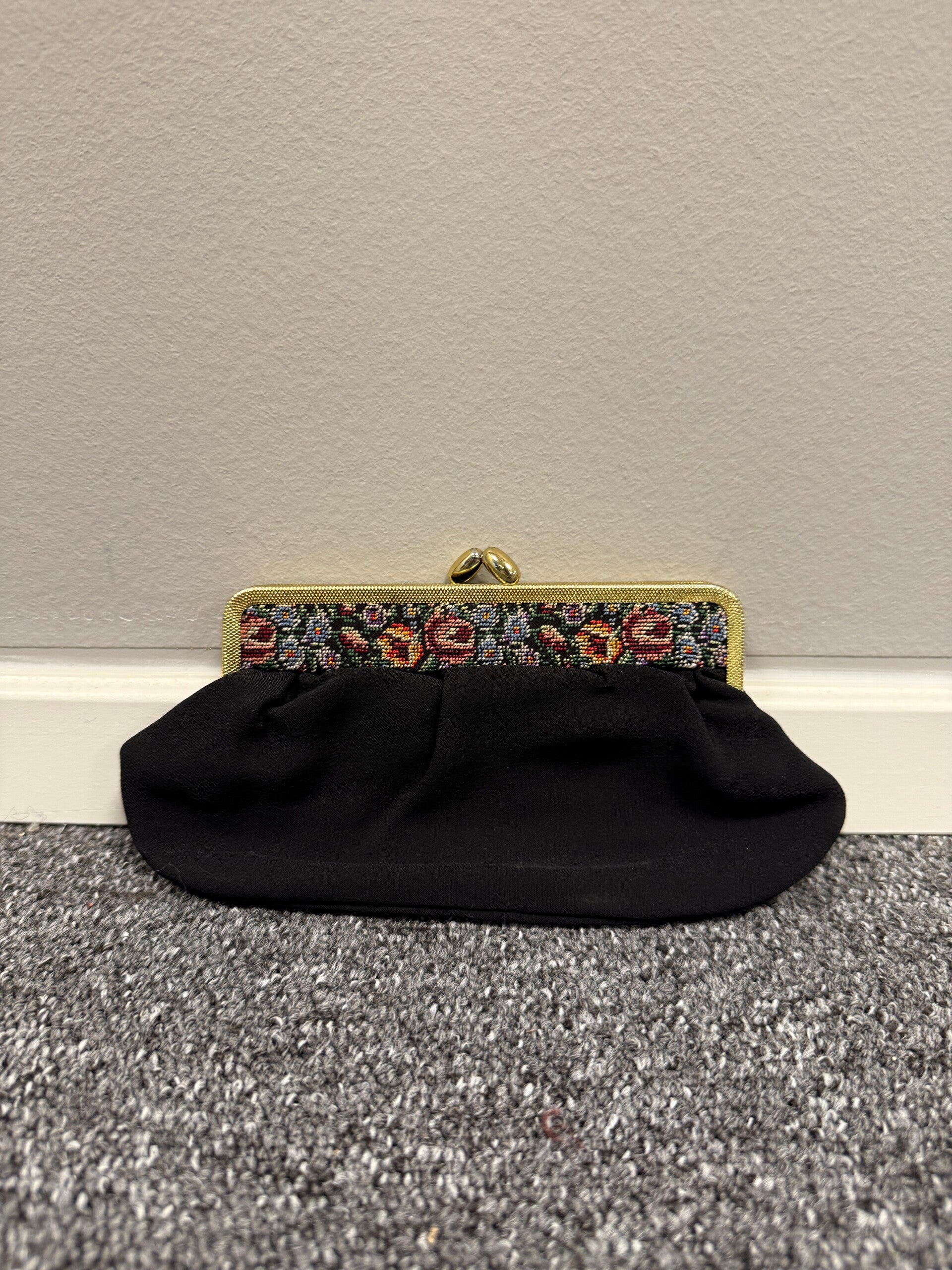 Vintage zwarte portemonnee  met gobelin frame – klassiek & chique