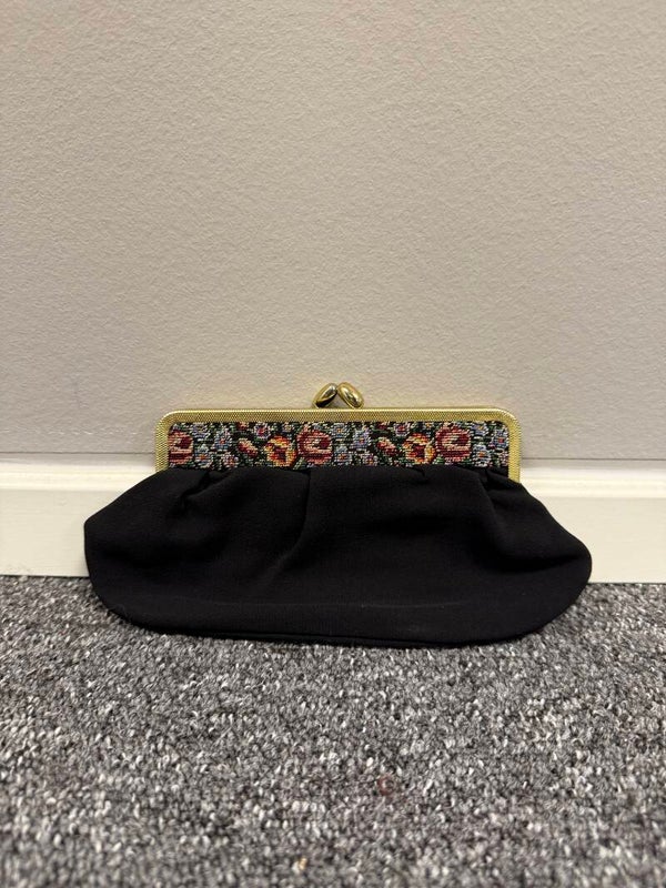 Vintage zwarte portemonnee  met gobelin frame – klassiek & chique