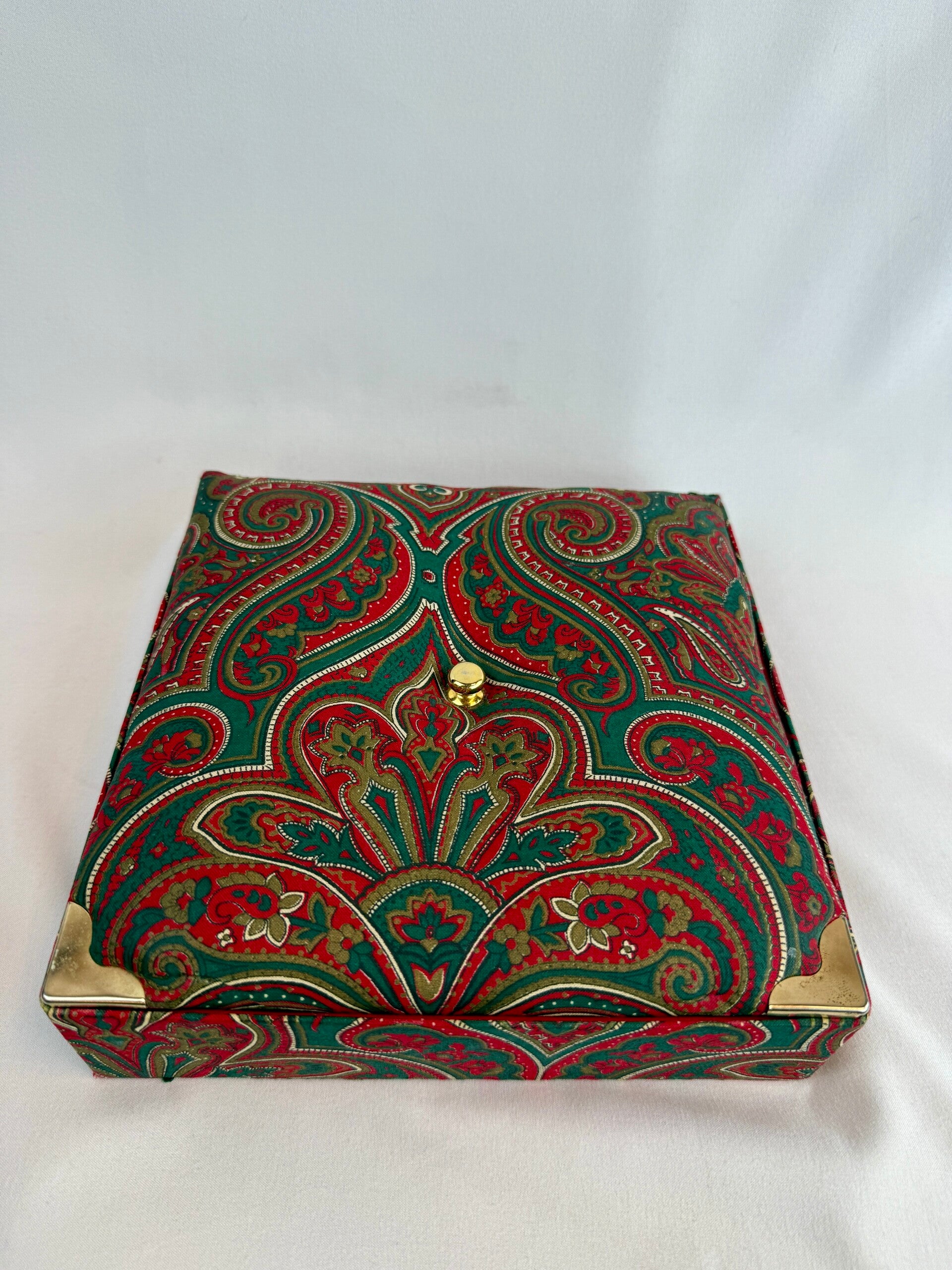 Vintage decoratieve opbergdoos met paisley patroon