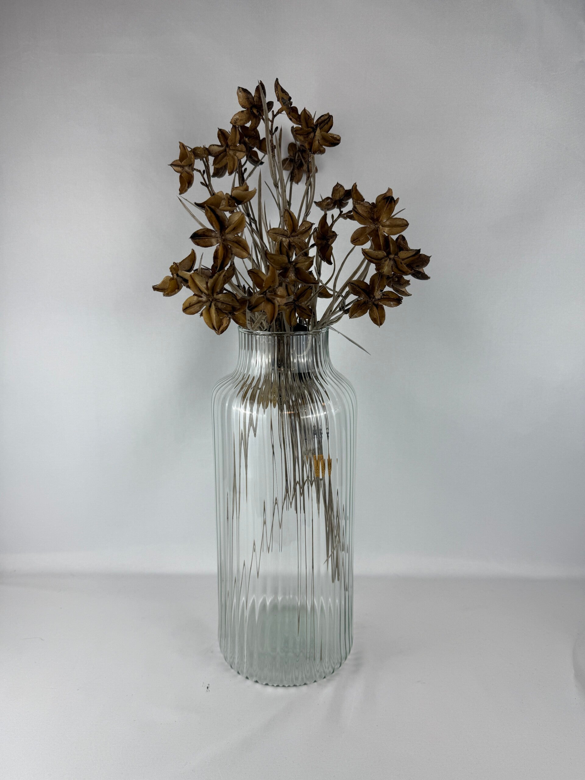 Hoge glazen vaas met ribbelstructuur – eco glas | transparant