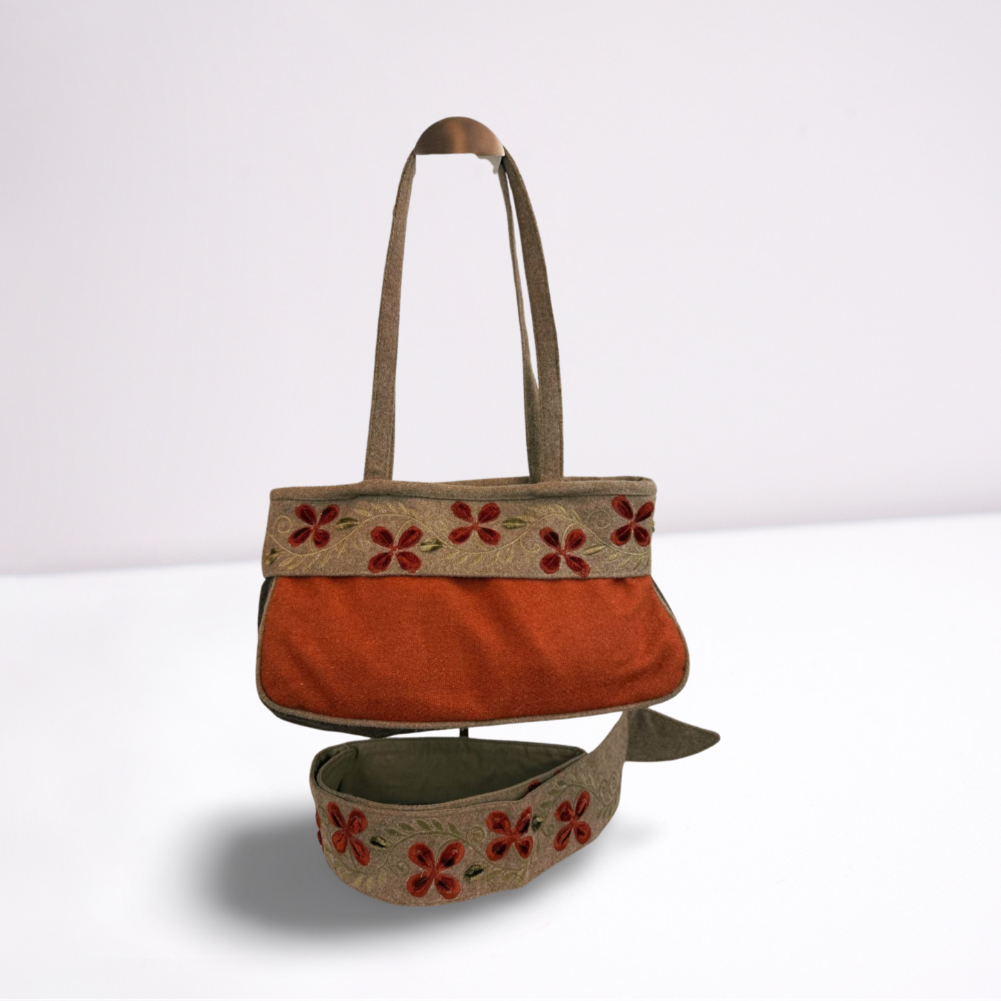 Vintage handtas met geborduurde bloemen (boho stijl)